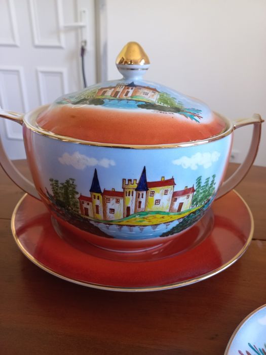 Coleção de porcelanas pintadas à mão.  Mestre de pintura VA