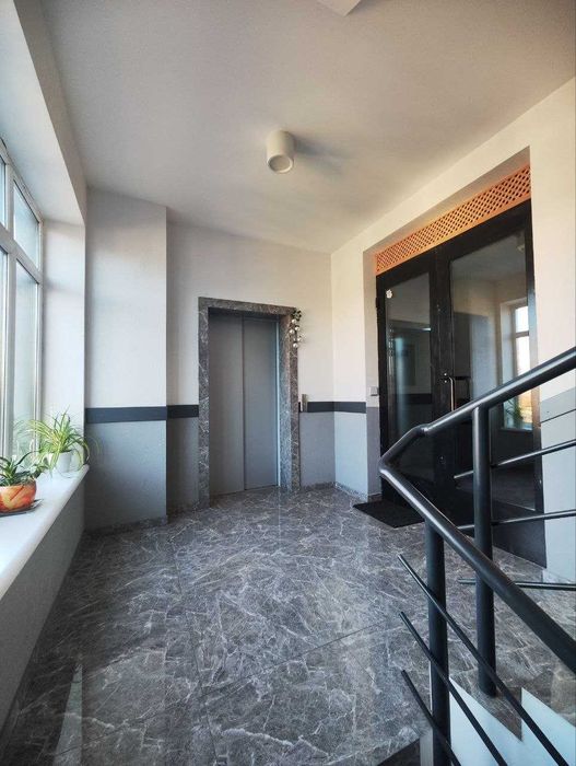 Продам 1 кімн. квартиру вул. С. Колоса буд 3  м. Васильківська  Ашан