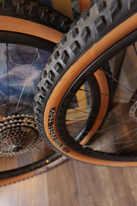 Bontrager XR4 29" 2.4 Team Issue TLR brązowa opony brązowe set komplet