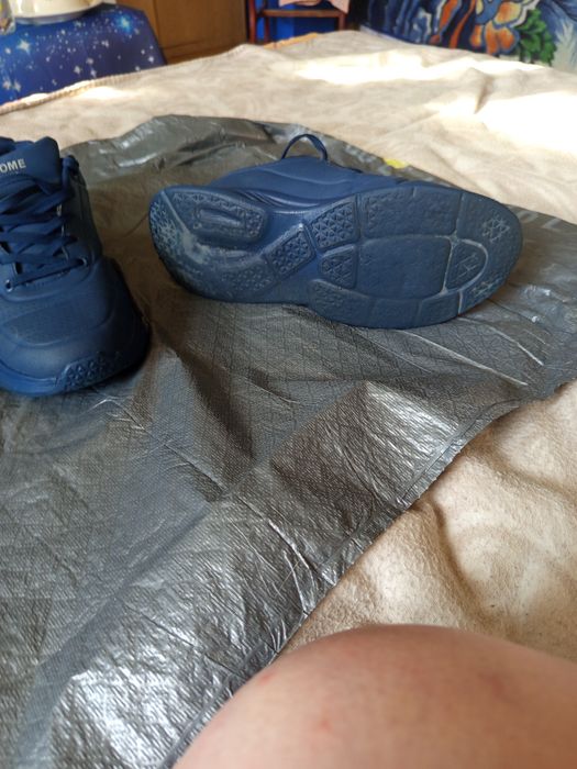 Adidas niebieski