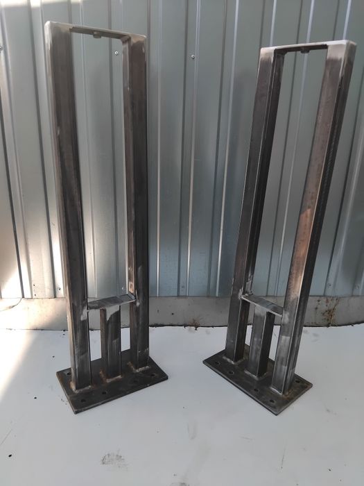 Schody półkowe wspornikowe wiszące