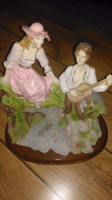 Peça decorativa em louça