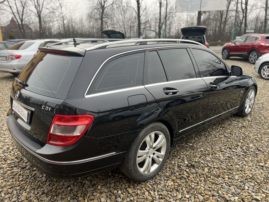 Дуже гарний стан , всі деталі по телефону