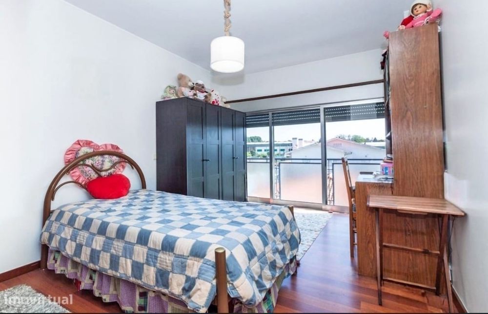 Vende se t2 Mozelos c/suite 2 varandas lugar de garagem — Santa Maria de Lamas, Aveiro