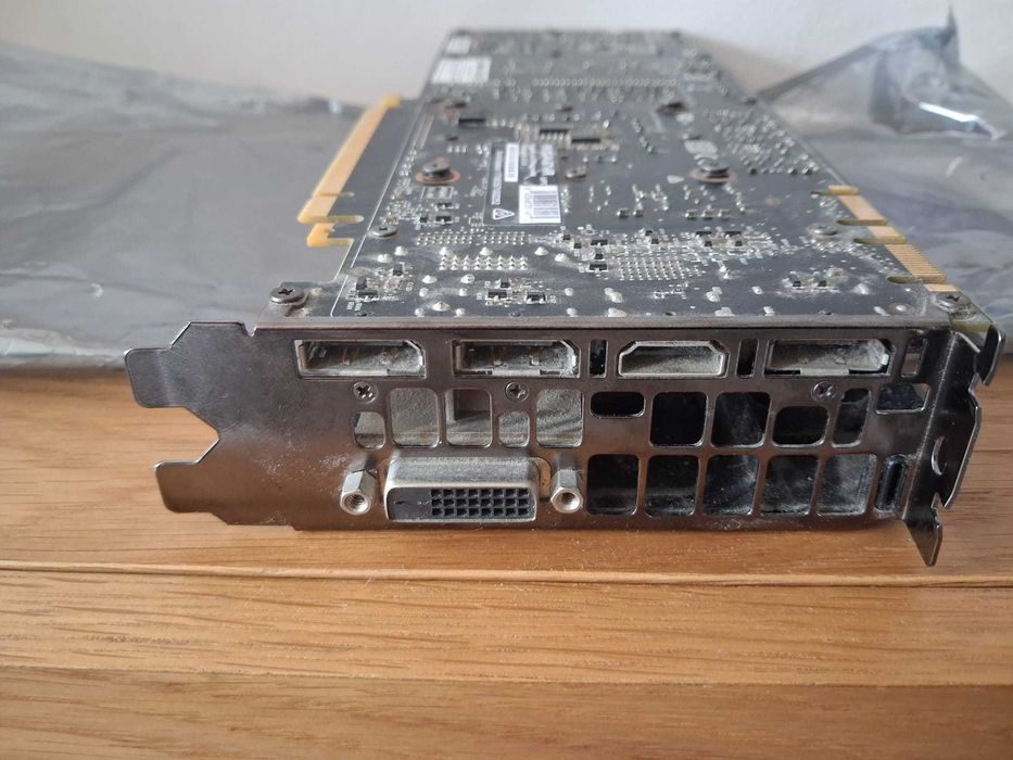 Placa Gráfica EVGA GeForce GTX 1070 Ti (NVIDIA - 8 GB GDDR5)