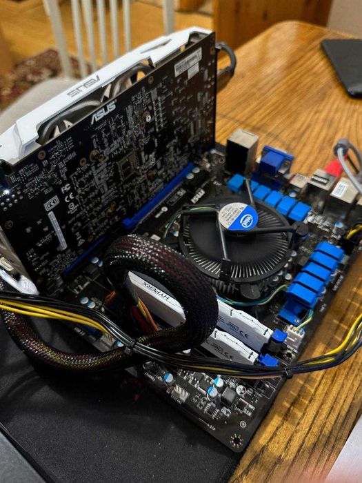 Материнська плата MSI Z77A-G43
Процесор Intel Core i7-3770, 4.3GHz,