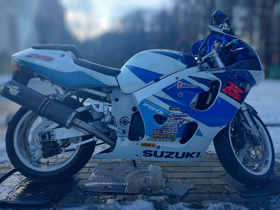 1998 Suzuki GSX-R 750 SRAD 140 koni!