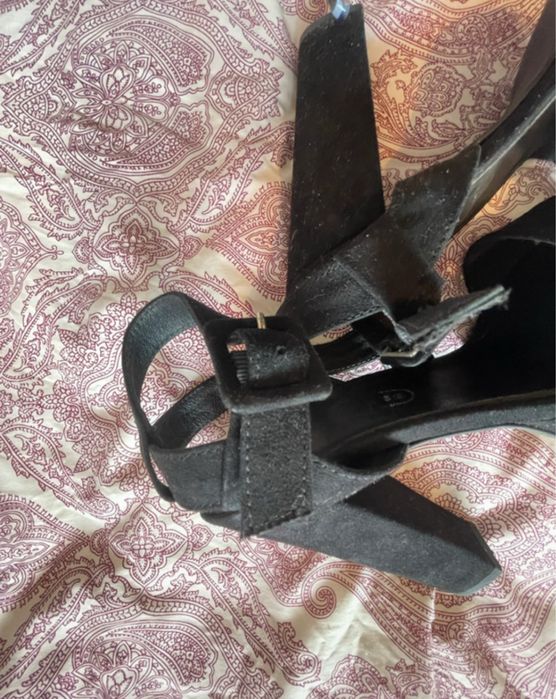 Tacoes pretos ajustaveis