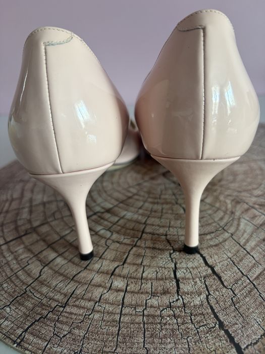 Klasyczne szpilki Jimmy Choo Romy lakierowane nude / pudrowy róż, stan bdb!