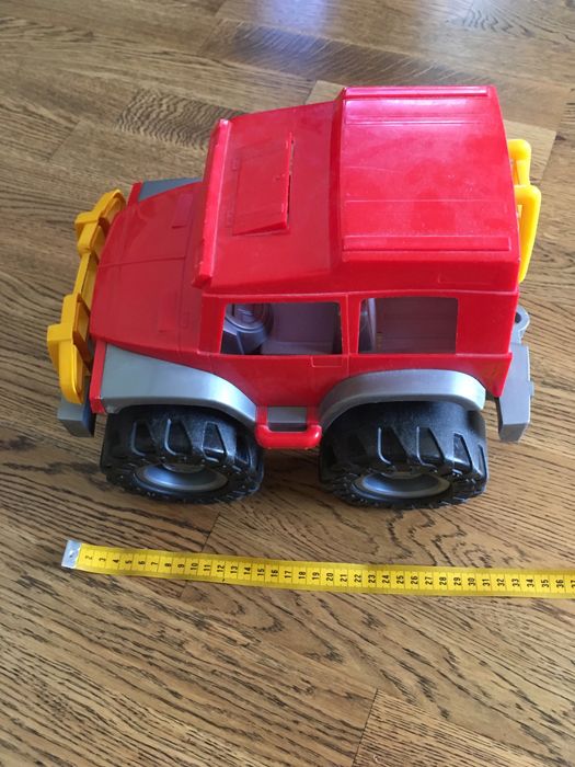 Іграшковий автомобіль,джип.