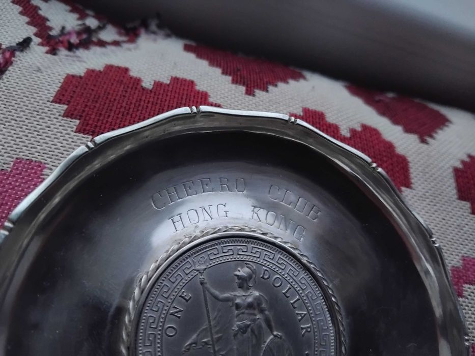 Оригінальна подарункова тарілка.