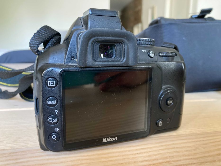 Nikon D3000 + Nikon AF Nikkor 50mm
