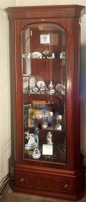 Vitrine em nogueira e vidro