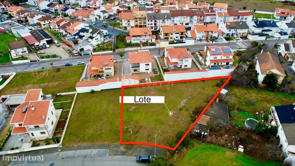 Terreno para Construção de Moradia Isolada – 1294 m² próximo do Centro