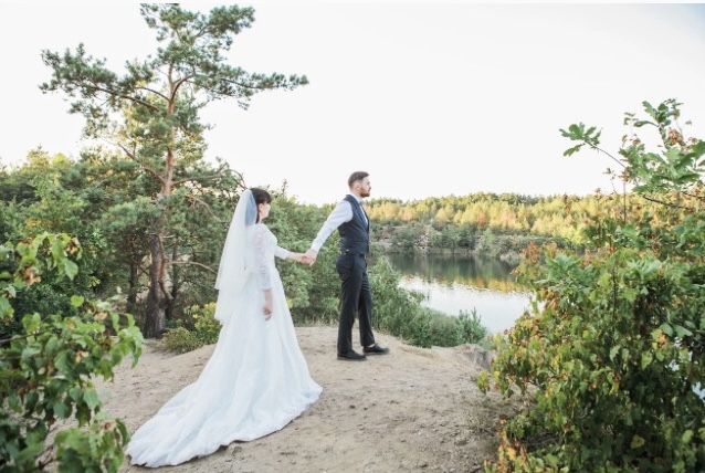 Весільна сукня з фатою та кільцями ( невеликого діаметру)