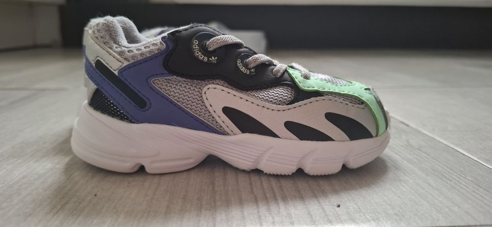 Buty dziecięce wsuwane adidas