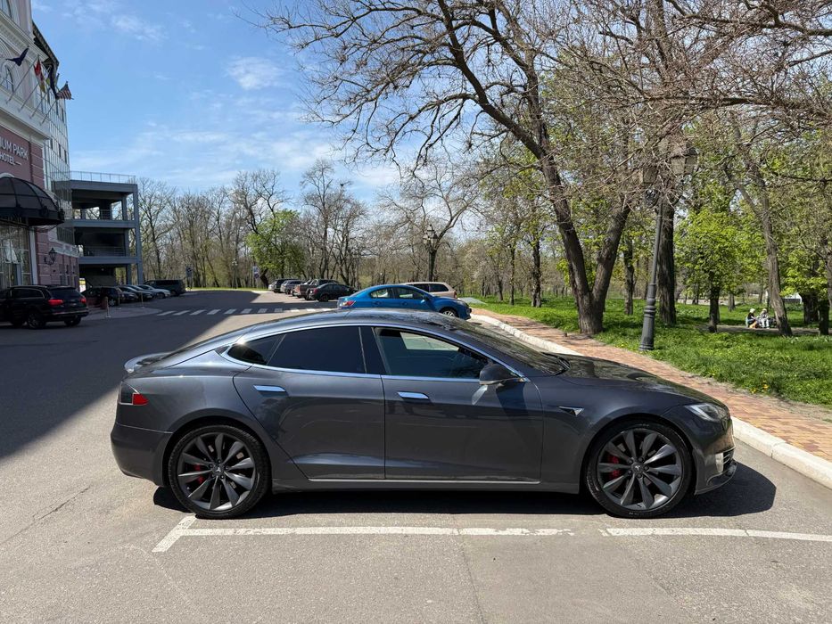 Tesla Model S Performance 2016