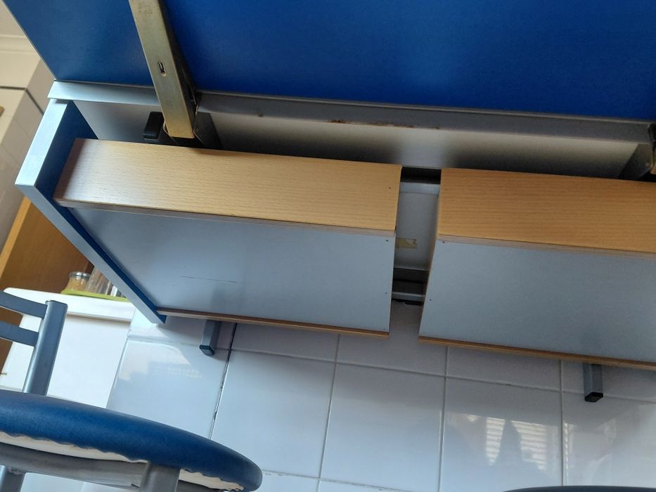Mesa/Consola + 4 Cadeiras/Bancos Cozinha