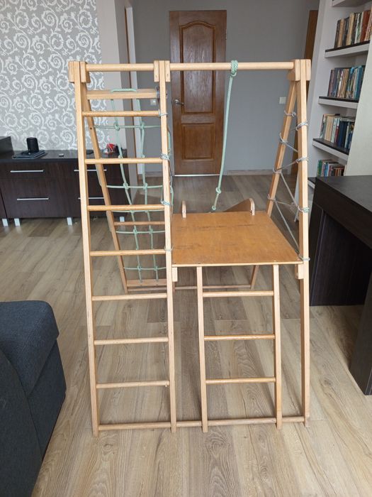 Дитячий спортивний майданчик