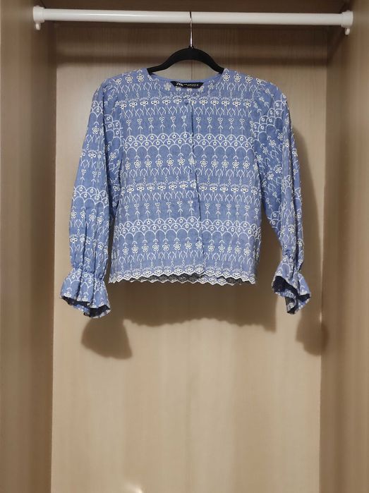 Blusa com bordado inglês