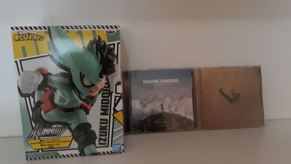 Figura DragonBall e outra figura