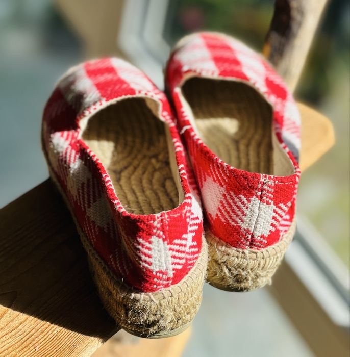 Manebi Philosophy. Espadryle.