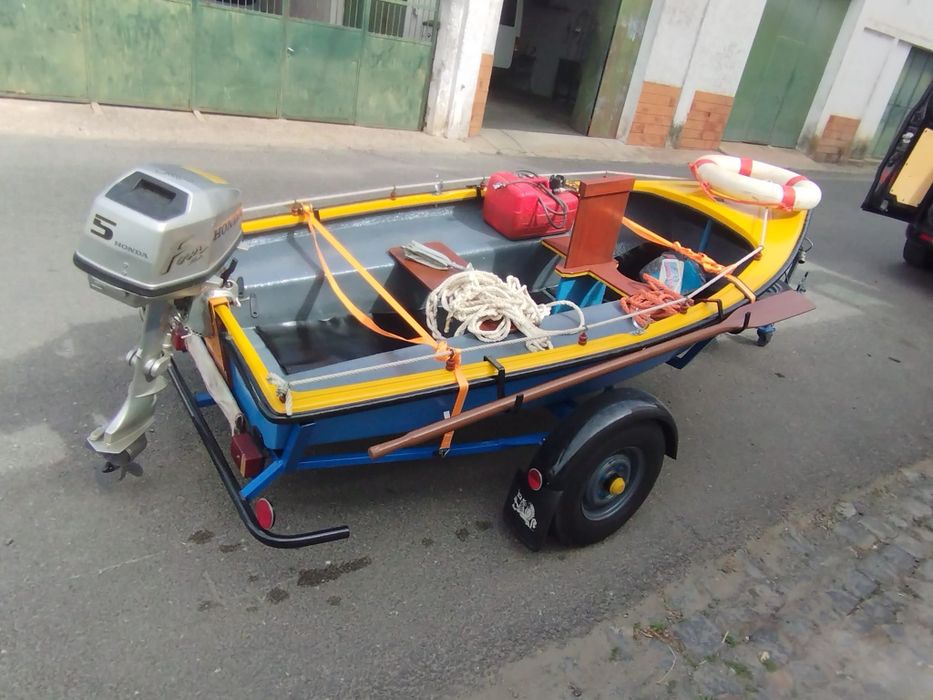 Barco com motor e extras