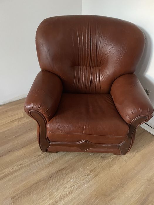 Sofas em pele bom estado