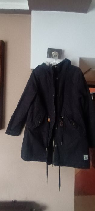 Czarna kurtka "parka" Adidas z kapturem
