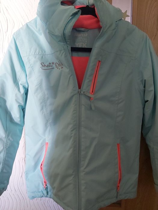 Kurtka zimowa. Stan idealny. 140-152