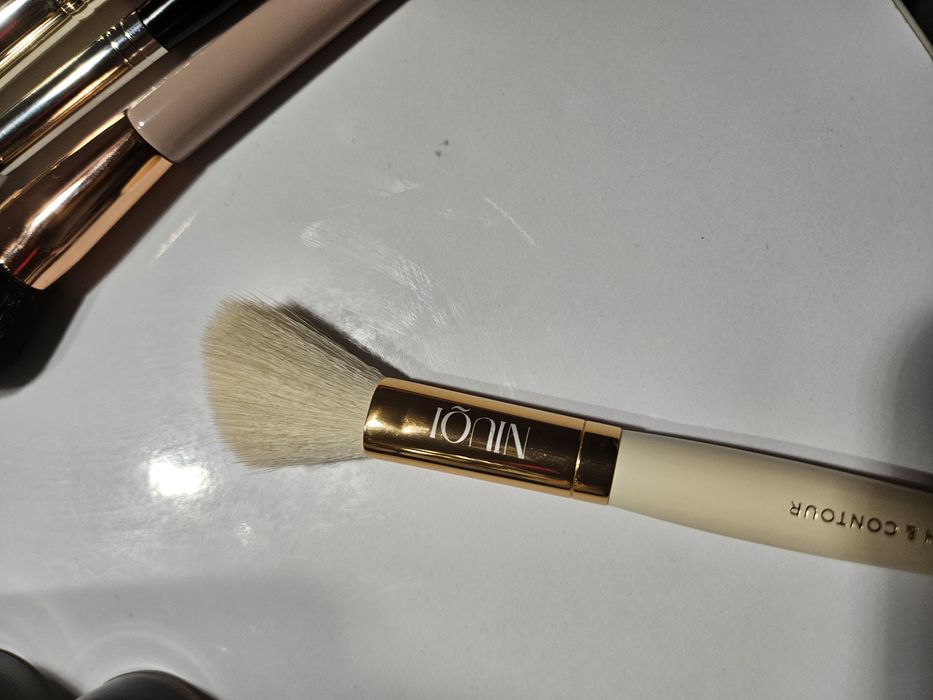 NIUQI/mięciutki pędzel do konturowania/Edycja limitowana DREAMLIGHT