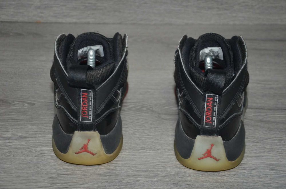 Продам кросівки шкіряні Фірма Jordan Two Trey GS 003.