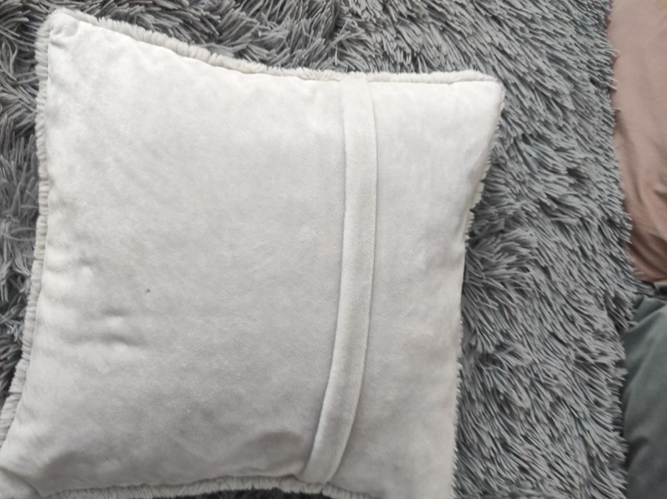 Poduszka szara pluszowa