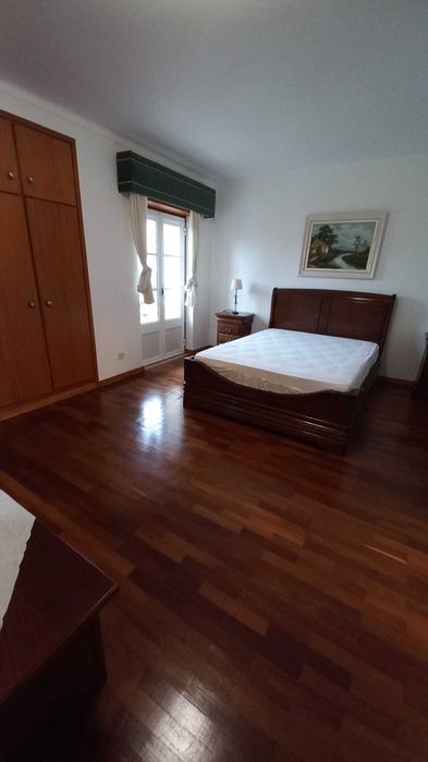 Moradia RC, 1º andar e quintal em Évora