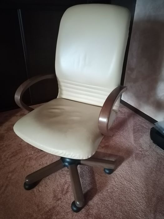 Fotel ze skóry kremowy