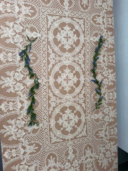 Toalha de Mesa em Linho com Renda Veneziana