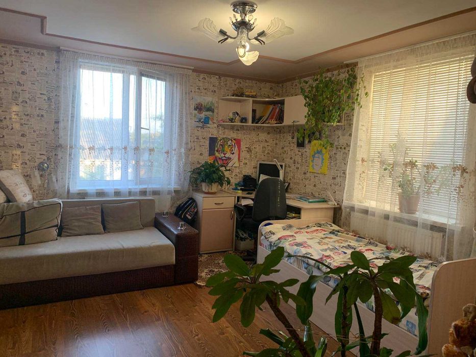 Продаж частини будинку з окремим подвір'ям  Польова