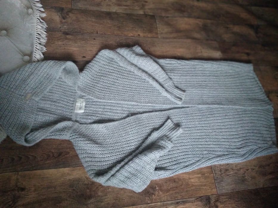 Długi szary sweter z kapturem by o la la