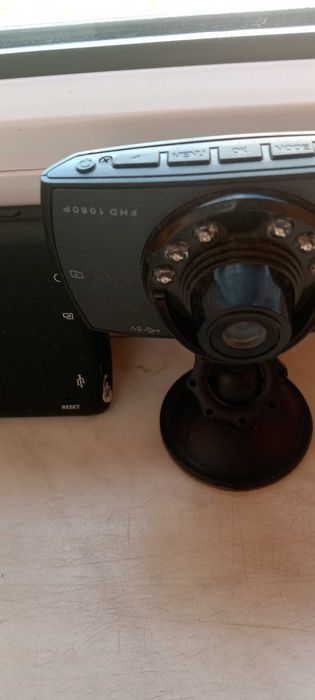 Kamerka samochodowa i GPS Lark 43.3 i Kamerka samochodowa