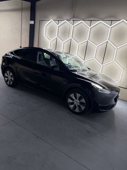 Tesla Model Y Long Range Dual Motor