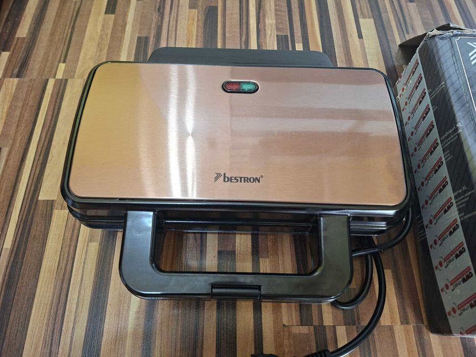 Opiekacz do kanapek Bestron ASM90XLCO 900 W toster OPIS