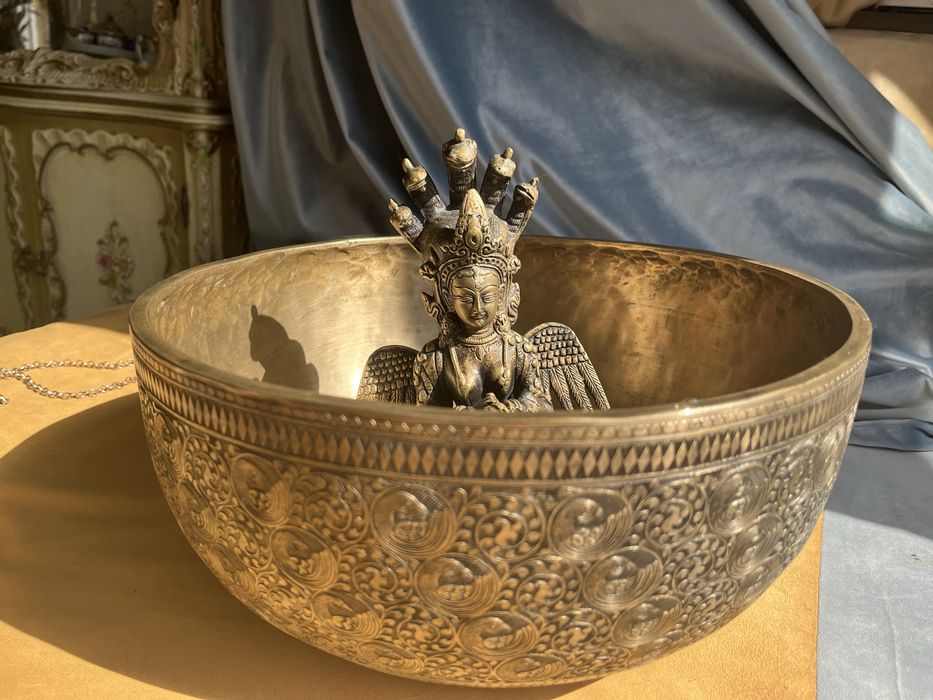 Ритуал з тибетськими співочими чашами