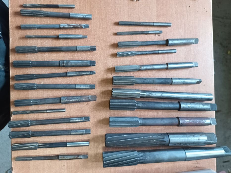 Rozwiertaki maszynowe ręczne  od 8mm 35 H7 HSS 30 szt
