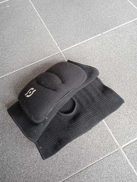 Joelheiras desportivas. Não respondo a SMS.