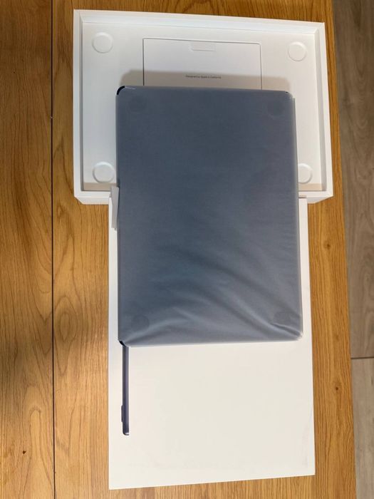 Macbook air a3240 16/256 m4