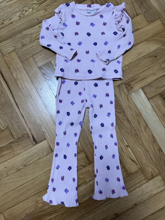 Стильний костюм на дівчинку