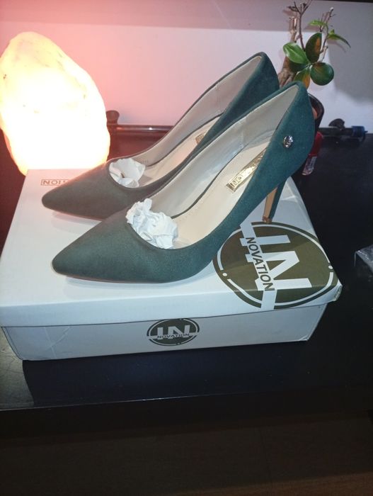 Sapatos  stiletto  verdes novos