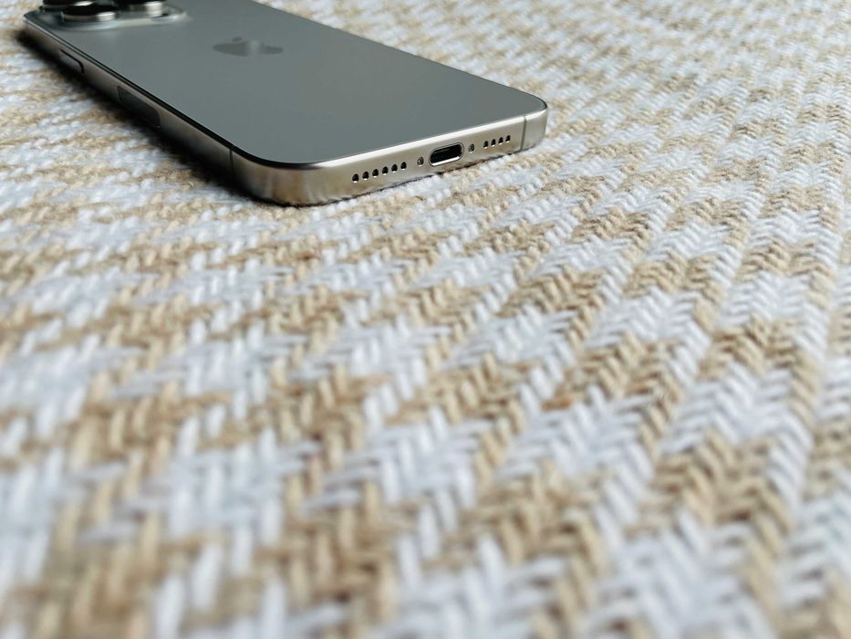 IPHONE 15 PRO MAX 256Gb АКБ 99% Natural Titanium NEVERLOCK ( 78515)