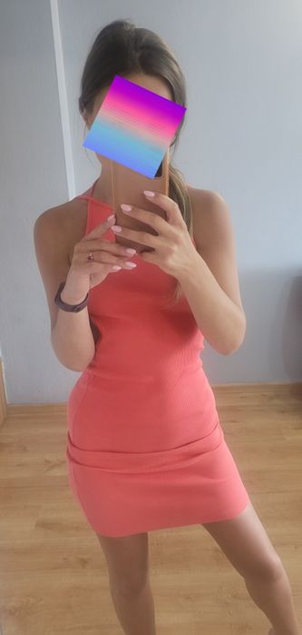 Sukienka odkryte plecy