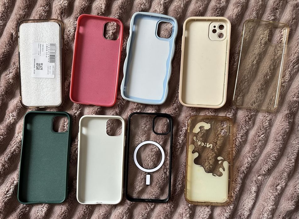 Чехлы на 11 айфон отдам все за 200